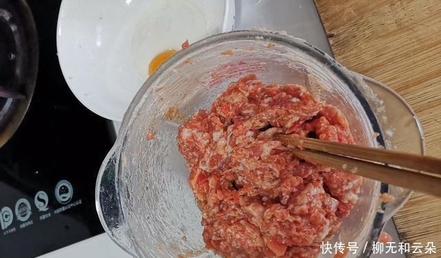 春节年夜饭必不可少福袋,福袋寓意福气满满,做法简单,口感鲜嫩