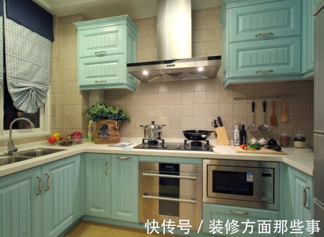 二居室|90平地中海二居室,海蓝色很有异域风,原木色的厨房自然而亲切