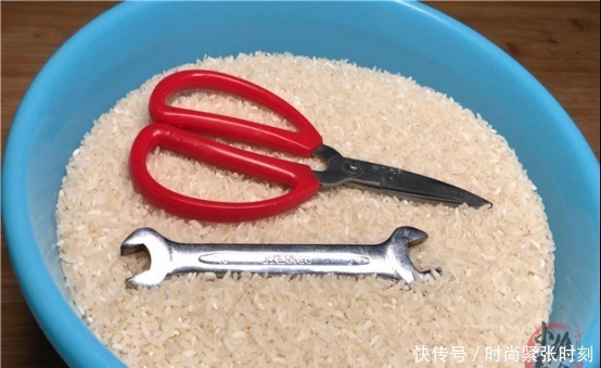 才知道,把剪刀放入大米真的太实用了,一年省下好几百,学到赚到