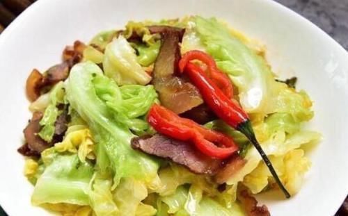 炒包菜|炒包菜总是很水很乏味?看看大厨怎么炒,鲜嫩入味,超级好吃