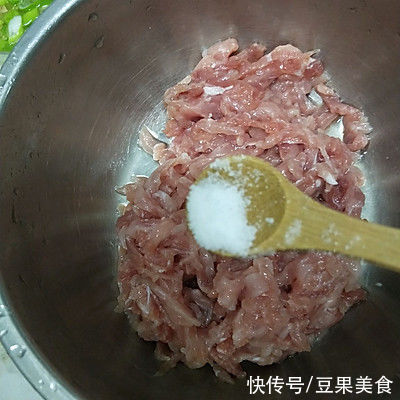 京酱|冬天喝0失败～京酱肉丝卷饼，鲜美又抗寒