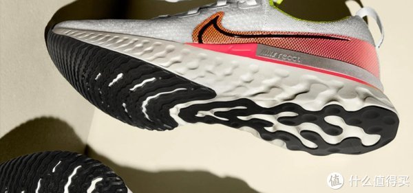 亚瑟士 穿了一年耐克突然换成亚瑟士,跑完五公里后,高下立判!