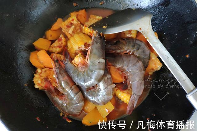 黑虎虾|46岁阿姨一人食午餐,焖一锅饭菜都有了,网友:家里没矿,吃不起