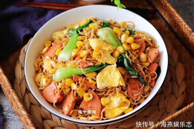 把方便面|好吃到哭的方便面做法,口感丰富营养足,做上一锅都不够吃