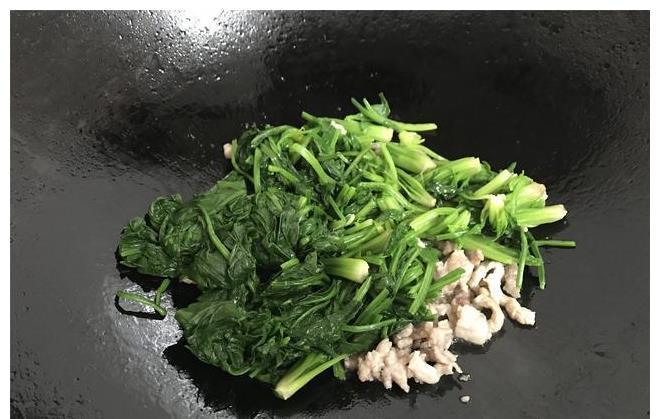草酸|10分钟的懒人快手午餐,2人花了不到10元钱,鲜美营养,好吃