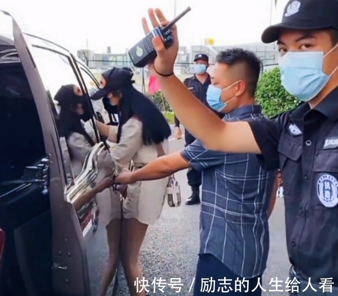 黄晓明|赵丽颖去中餐厅5，怎知大家关注嘉宾合影，龚俊姚安娜站位有讲究