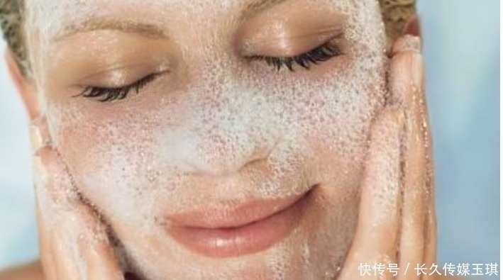 化学物质 平时再这样护肤,皮肤会越来越差,毛孔变粗大,不想烂脸赶紧改!
