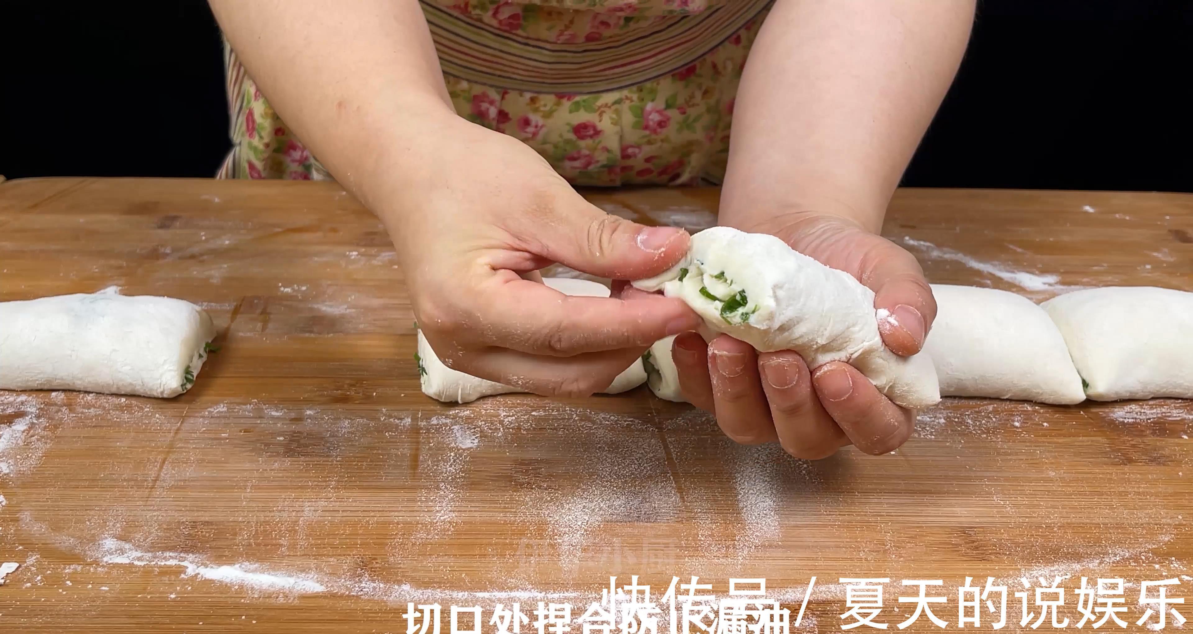 烙饼|早餐店的葱油饼为什么好吃？原来做法简单，学会就可以摆摊了