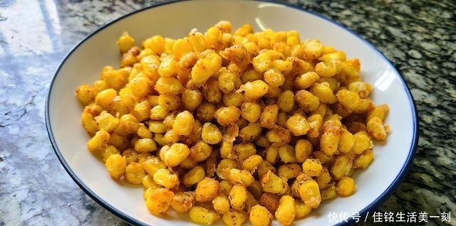 试一下|香喷喷的椒盐玉米,下酒下饭都不错,做法简单又美味,值得一吃