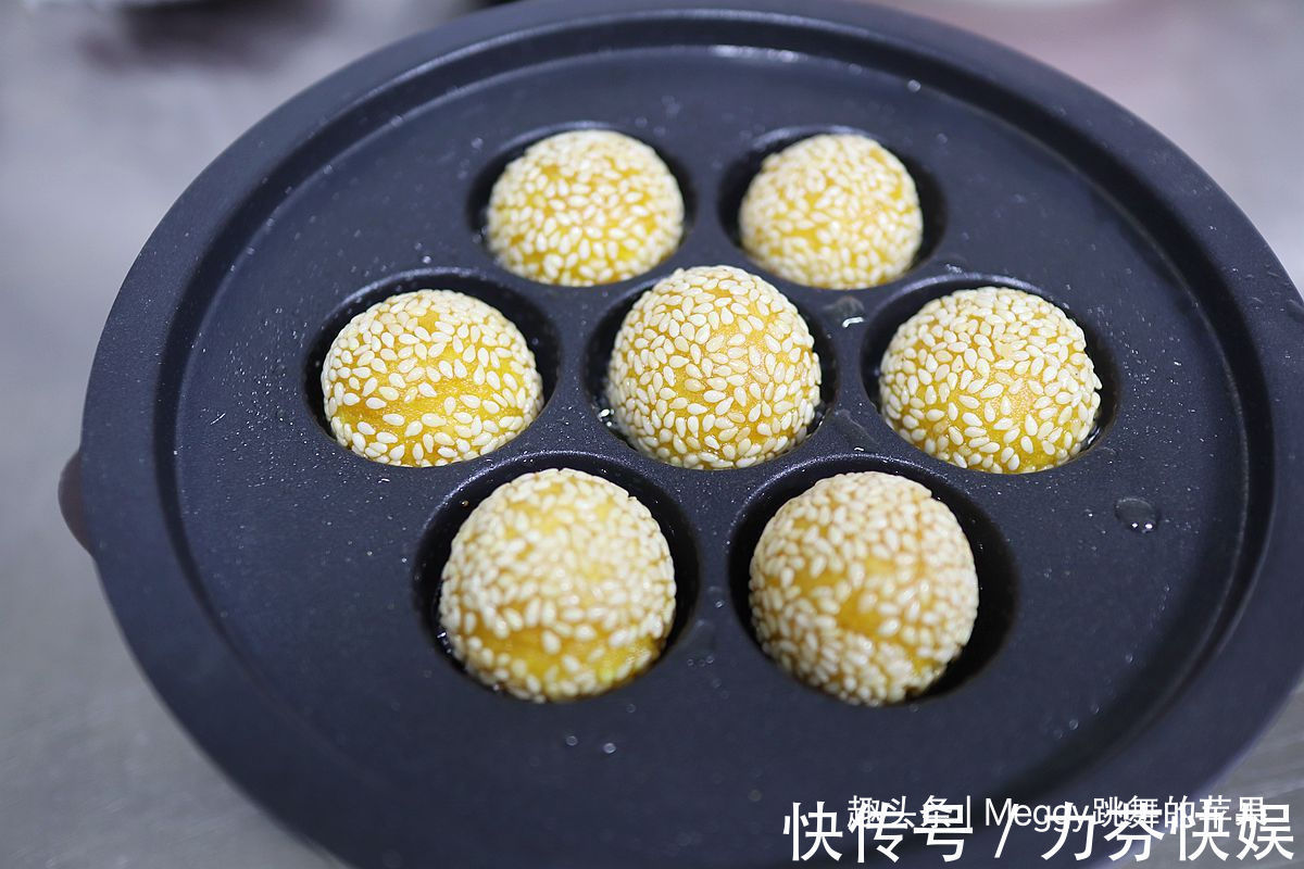 面团|用南瓜糯米做的3款小吃，还没出锅就流口水了，连老妈都没忍住