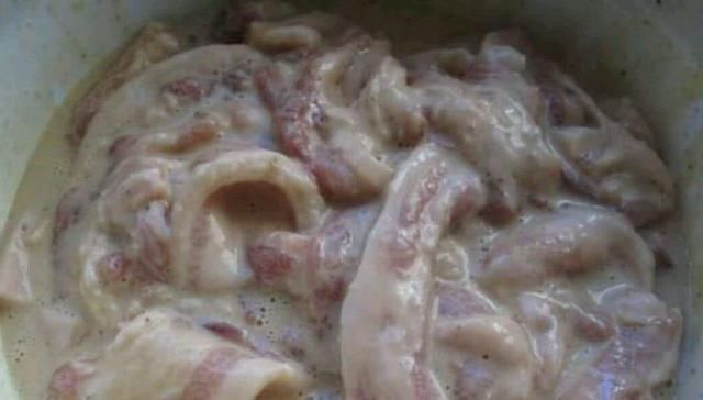 炸酥肉,裹面粉裹淀粉都不对大厨教你正确做法,酥脆不回软,香