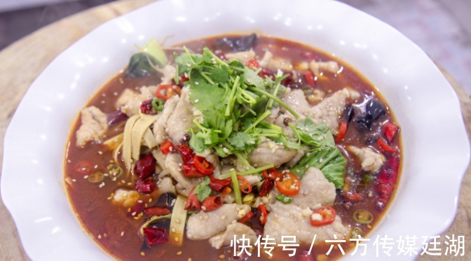 汤水|解锁经典川菜水煮肉片家常做法，肉片香辣软嫩，开胃又下饭