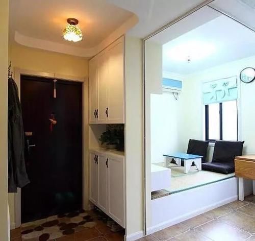 客厅|老婆硬要在客厅里面放上一张床,看到效果后秒懂,真是太聪明了