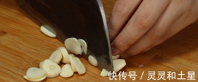 腥味|炒猪血,好多人上来就做错了,教你正确做法,猪血滑嫩无腥味!
