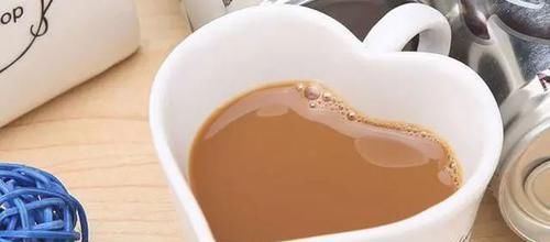  骨折|女性50岁后骨质疏松易骨折，远离3种偷钙食物，每天保持做1件事