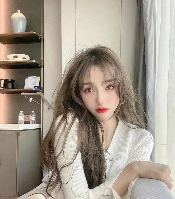 最适合黄皮妹子的5款发色,显白又气质,染完皮肤白一个度