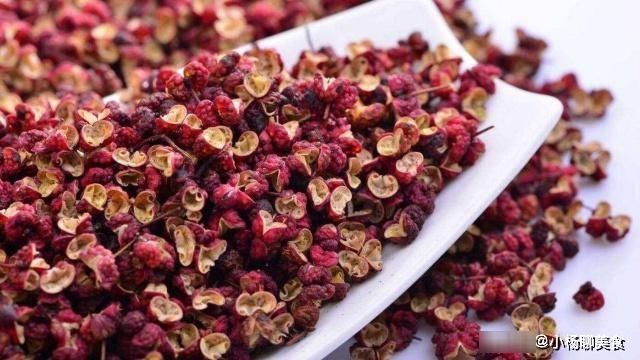 骨头|炖排骨汤尽量避开“这3味料”，不仅不会去腥味，还会坏了整锅汤