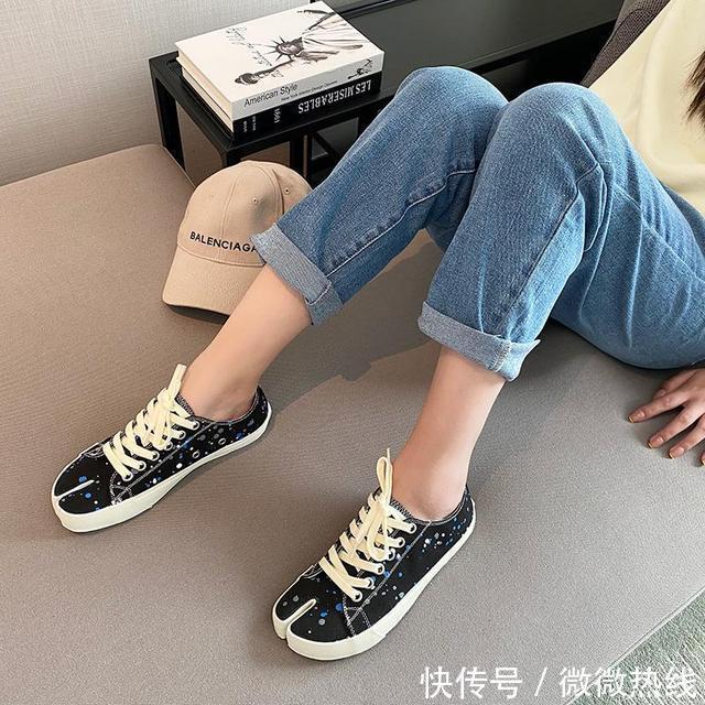 最近火了一对鞋子,它叫“猪蹄鞋”,比靴子好穿,比平底鞋更时髦