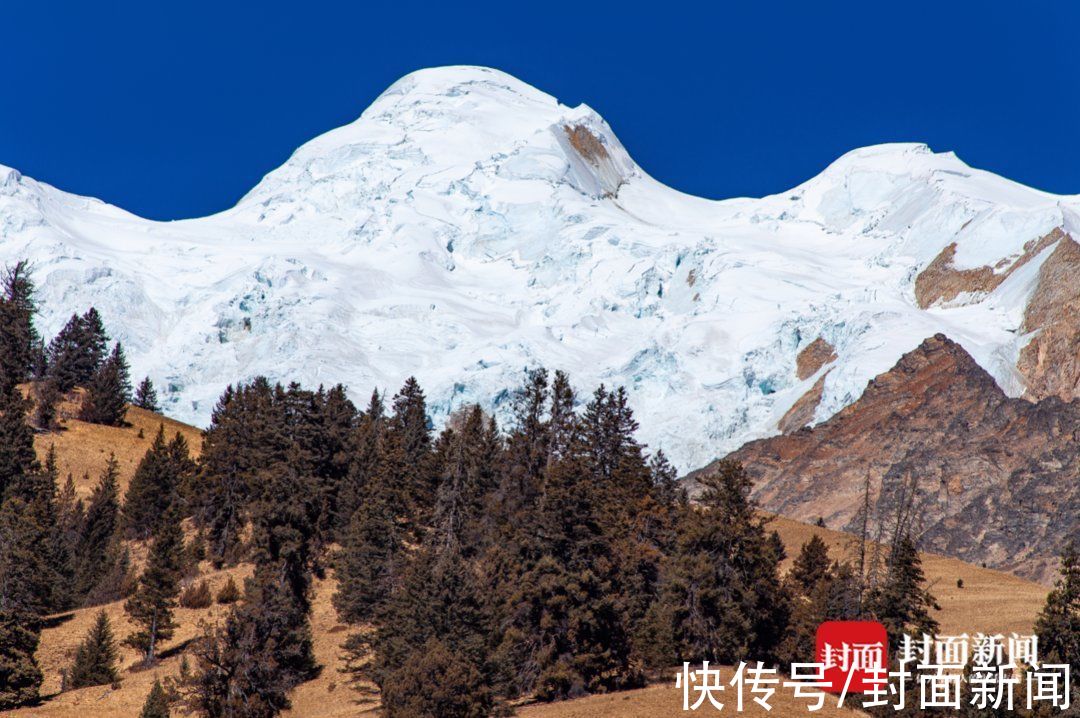 杨涛|十二年追峰路：他为山峰拍“证件照”贡嘎山高度做网名｜图集