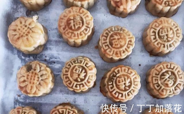 玉米油|夏季当季食材月饼，用冬瓜来做内馅，味道清淡，家人称赞！