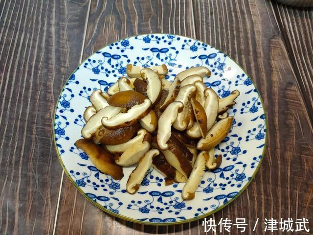 这食材10元一斤,蛋白质含量比牛肉还高,常吃点,家人都受益