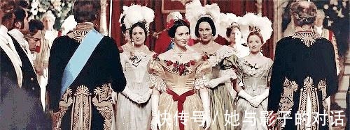 口红$十里穿汉服扮“红桃皇后”,网友让你模仿,没让你超越!