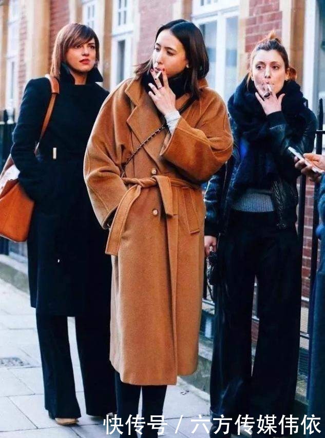 减龄|不管大衣还是羽绒服,女人少买黑色,这3种颜色更高级,洋气减龄