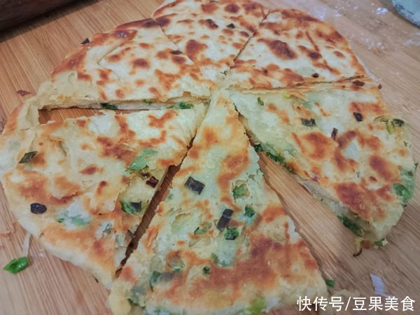 烫面|这样做烫面葱油饼，比饭店里的还好吃