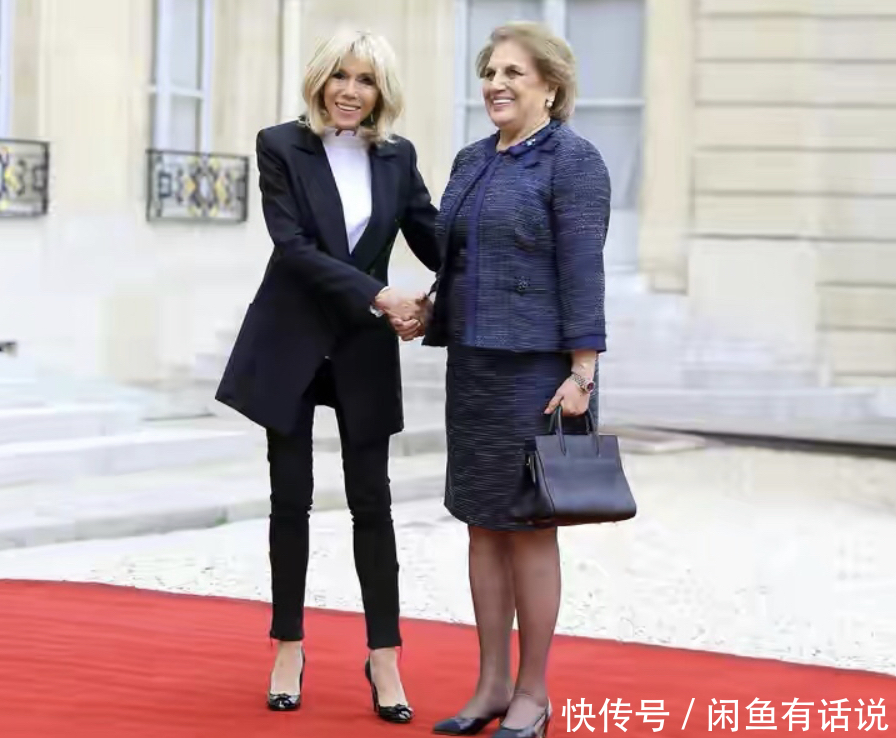 夫人|法国夫人终于换发型,扎小啾啾配西装好年轻,被老公全程牵着真甜