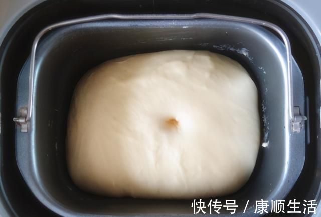 面团|教你做1款小吃,3个鸡蛋1碗面粉,不放一滴水,比油条包子好吃