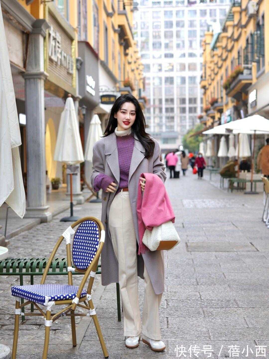 小白裤 “大衣+小白裤”=2022最火搭配,高级时髦有气质,关键是不烂大街