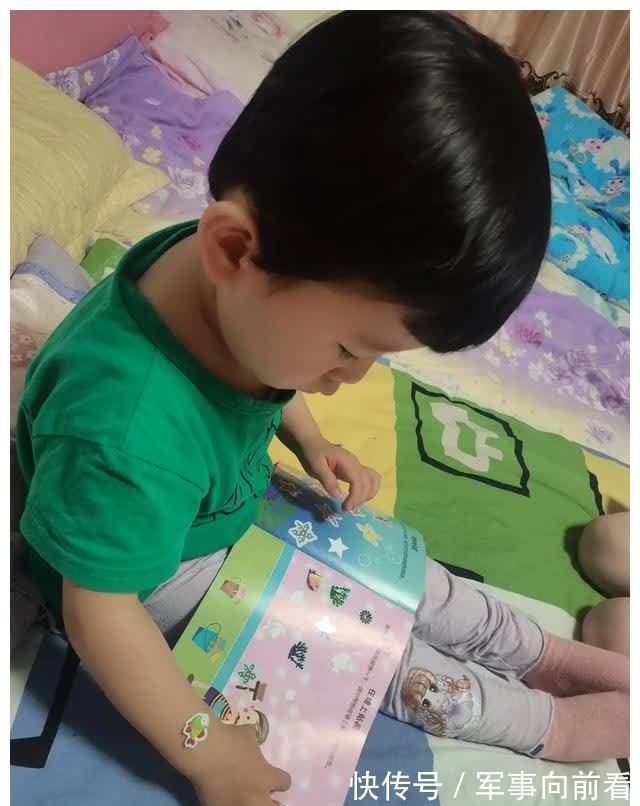 贴画|退休教师婆婆帮带娃,每天让孩子玩,上学后孩子表现出超强专注力