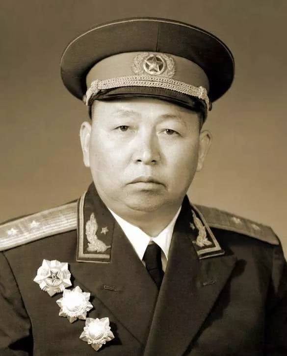 陈锡联|传奇将军在1955年被授予中将，曾经的警卫员和班长却都成为上将