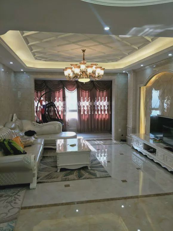 老公|老公坚持全屋贴瓷砖,一到春天,全家人恨不得去宾馆住!