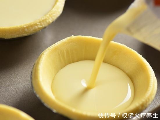 朋友圈晒了下自制的蛋挞,好友都想被我投食,原来这才是正宗做法!