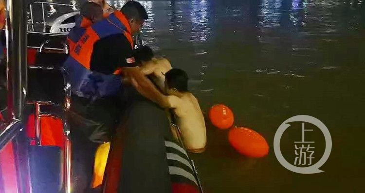 江水|“歪打误撞”救了两名被困人员，5个“人命救助站点”就近就地救援
