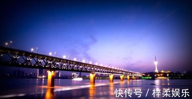 七律#和晓东社长七律7首,催人节序太匆匆,一夜萧萧万树空