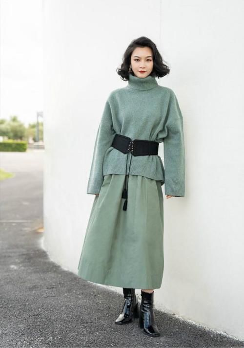 冬季怎么样穿裙子很关键，教你这3招搭配技巧，时髦优雅又保暖