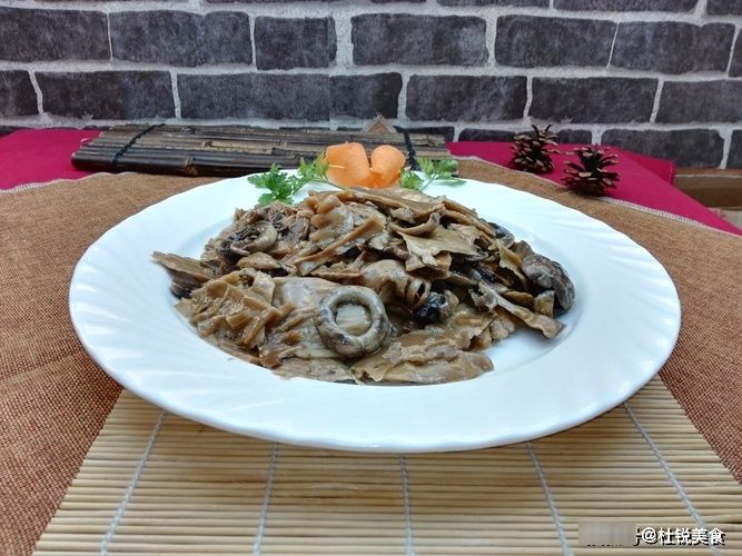 过年团聚很应景的一道菜,两种食材相逢,跨越了万水千山