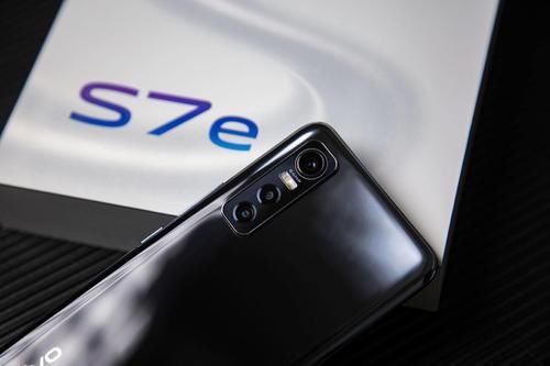 办法|5G手机也有减肥之痛？vivo S7e的轻薄化设计也是没办法