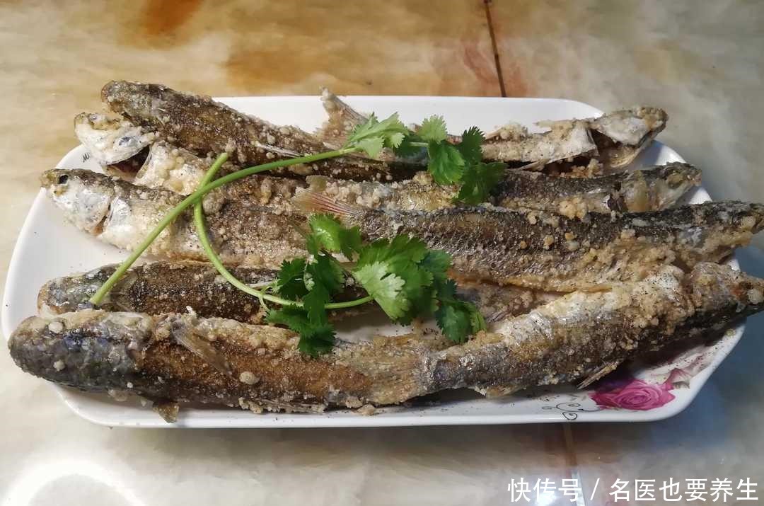鲜嫩|香炸乌鲻鱼,只要两样调料,表皮酥脆,鱼肉鲜嫩