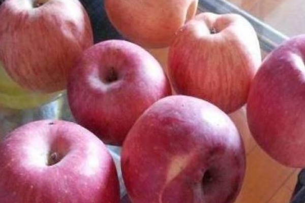 空腹|女人每天早上空腹吃个苹果，或能白捡四个好处，早知早受益！