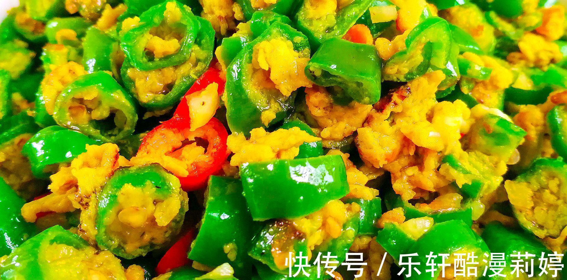 东北农民“大丰收”，做4道“硬菜”犒劳自己，这伙食相当不错！