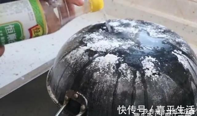 鸡蛋壳|炒锅锅底不管多黑,教你一招,立马焕然如新,连洗洁精都省了