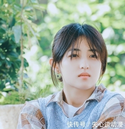 张子枫|蘑菇屋嘉宾吃饭太拥挤,张子枫下意识的高级素养,是装不出来的