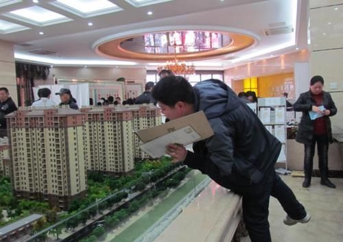 70后|二手房有价无市，业主降价30万没人买！专家不再建议投资买房