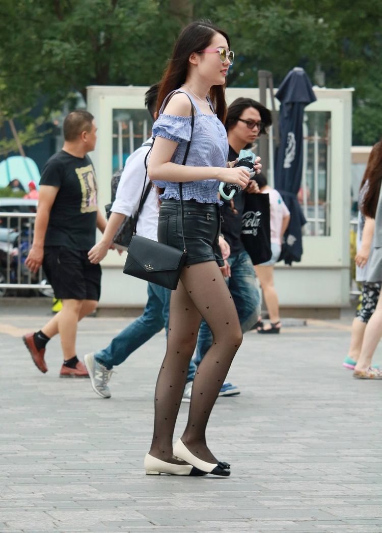  可爱|街拍：可爱清纯的大学生妹子，也有时尚一面