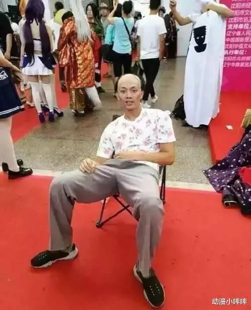 COSPL漫展的奇葩COSPLAY合集:坂本大佬一枝独秀,老干妈COS“有内味”