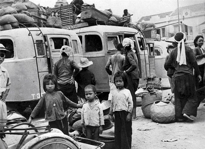 战火|五十年代起战火交加的越南,北越一美女战士获得一级抗战勋章