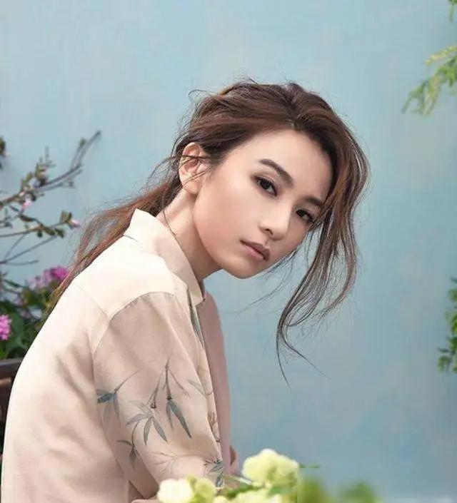 美丽新世界|华语第一女子天团出道三年推出50首歌,如今一人失声令粉丝痛心